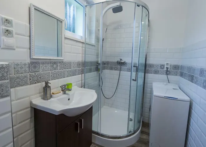 Small House In Area Budapesta