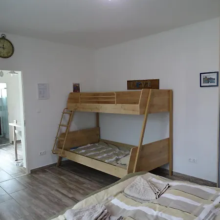 绿色区域小度假屋